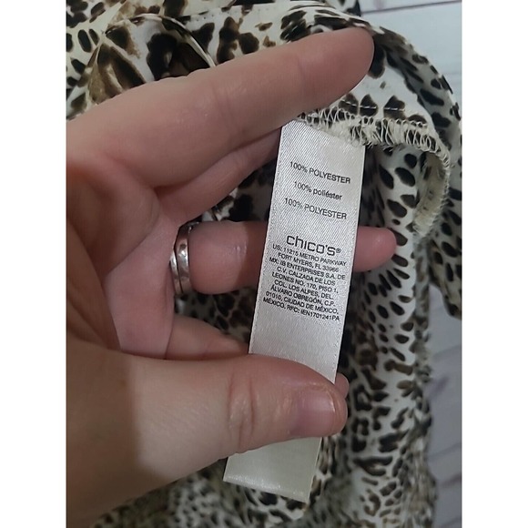 Chico's Tan Black Leopard Print Casual Career Button Down Shirt Womans Size 0 - Picture 5 of 5